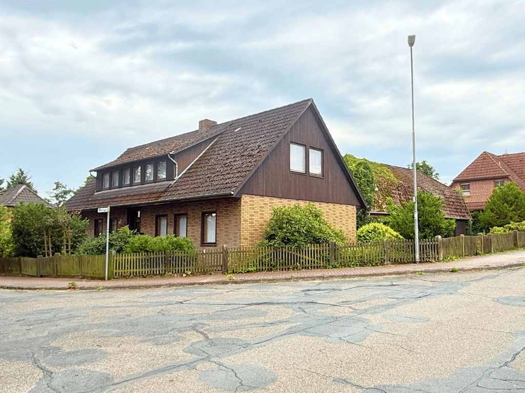 Immobilie in Suderburg - Viel Platz und Potenzial für mehr.... Einfamilienhaus mit Nebengebäude - Bild 0