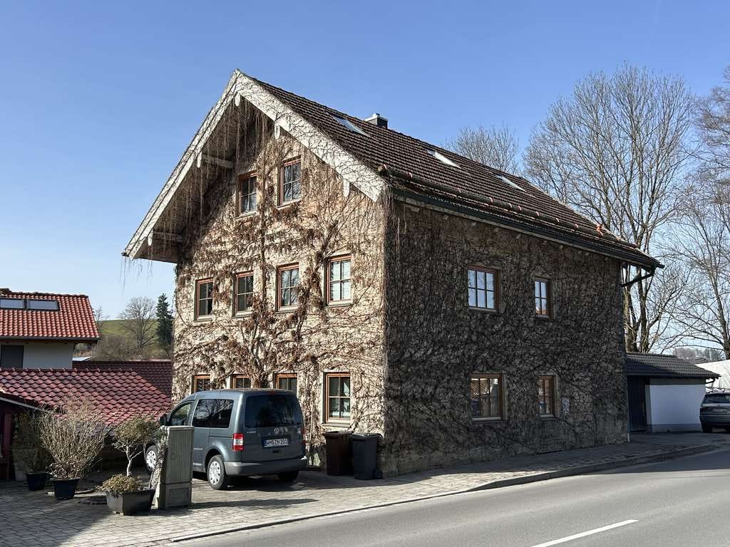 Immobilie in Huglfing - Traditionelles Tuffsteinhaus am Bach - Bild 0