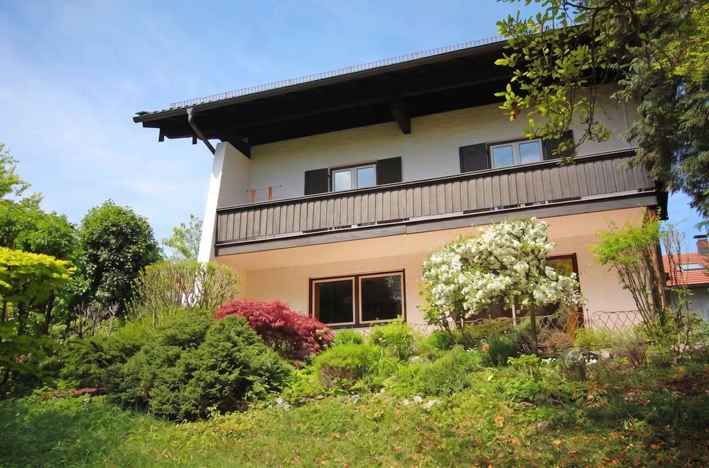 Immobilie in Bernau am Chiemsee - Familienhaus mit Modernisierungspotential in schöner Lage von Bernau am Chiemsee - Bild 0