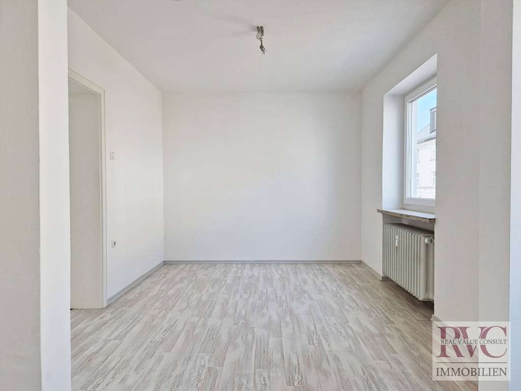 Immobilie in Freilassing - Attraktive Wohnung in Freilassing – hell, modern, Balkon, vielseitig nutzbar für Wohnen oder Gewerbe - Bild 2