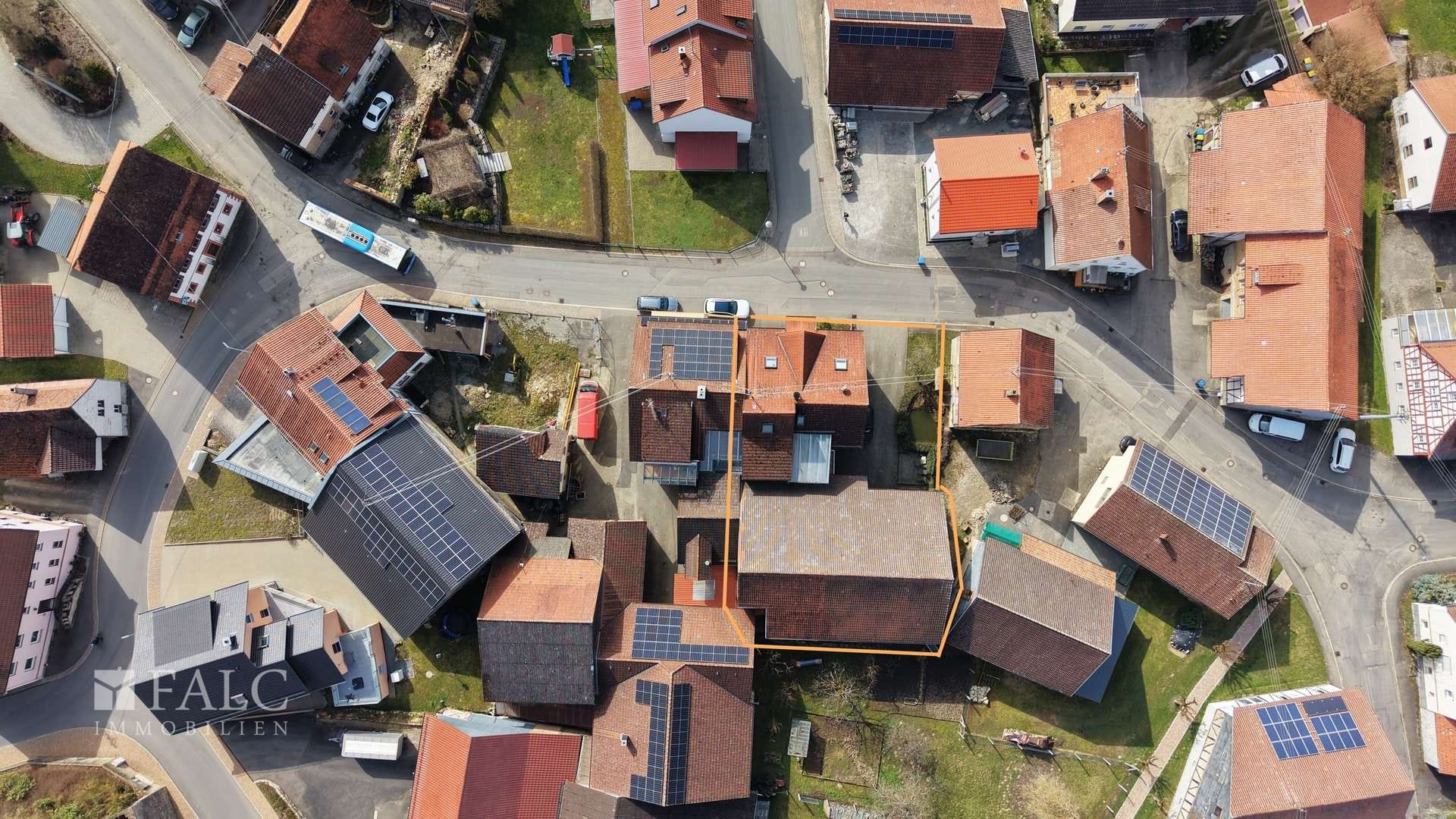Immobilie in Ravenstein - Platzwunder in Ravenstein! 3-Familienhaus inkl. großzügiger Scheune - FALC Immobilien Heilbronn - Bild 3