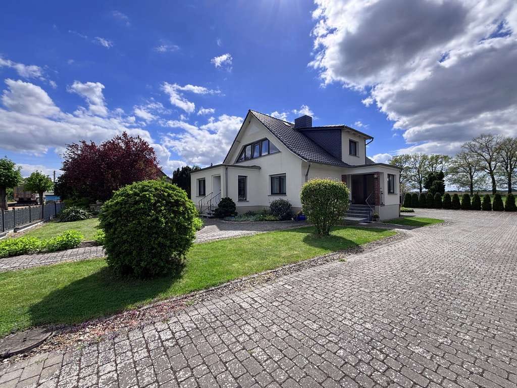 Immobilie in Bismark (Altmark) - Viel Raum, viel Ruhe, viel Potenzial - freistehendes Einfamilienhaus auf ca. 7.000m² Grundstück - Bild 1