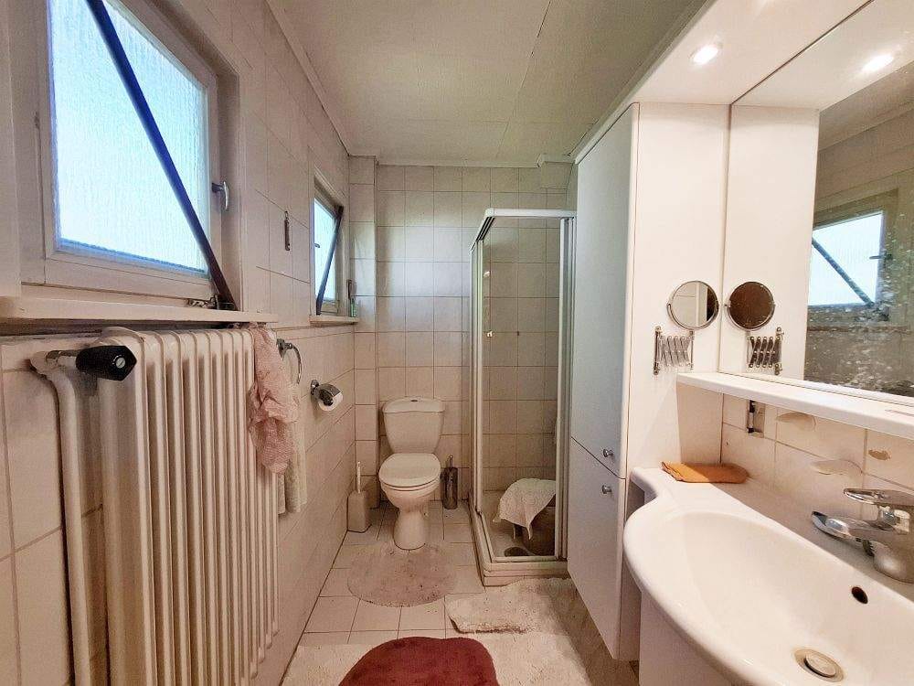 Immobilie in Ammersbek - Sanierungsbedürftiges EFH mit Doppelgarage, Vollkeller und großem Garten in stadtnaher Lage - Bild 2