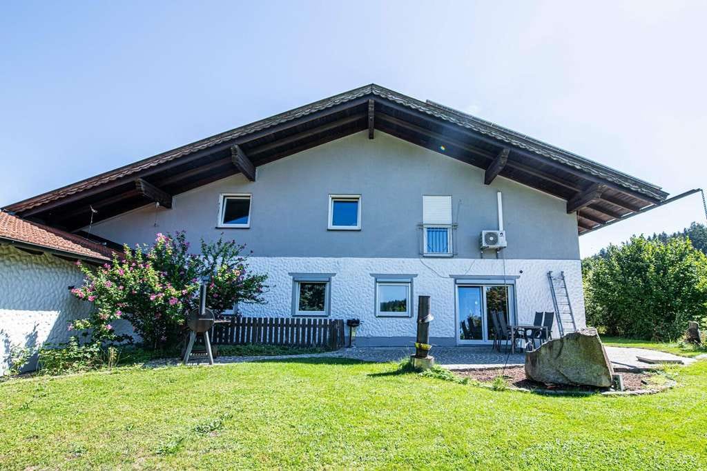 Immobilie in Arnschwang - Wohnhaus mit vielseitigen Nebengebäuden - Bild 4