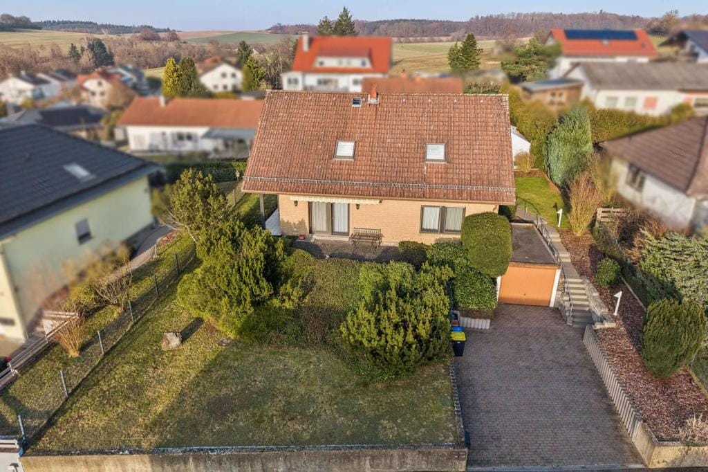Immobilie in Mücke - Gepflegtes Zweifamilienhaus in absolut ruhiger Lage von Mücke / Ruppertenrod! - Bild 0