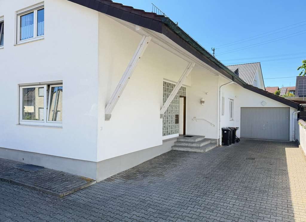 Immobilie in Aulendorf - Sehr besonderes Zweifamilienhaus mit Pool, Sauna und traumhaftem Garten - Bild 1