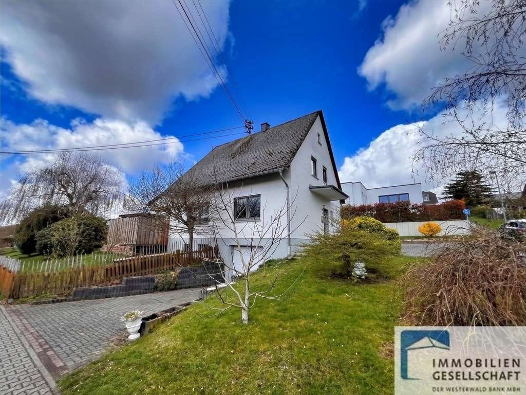 Immobilie in Wirscheid - Vermietetes Einfamilienhaus mit Nebengebäude in ruhiger Lage von Wirscheid! - Bild 0