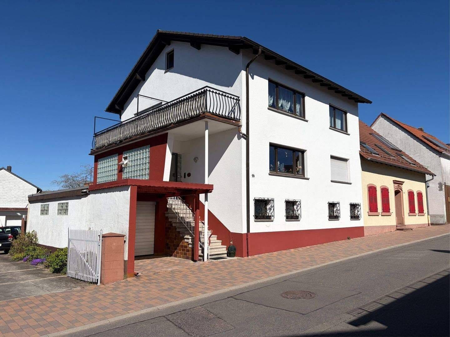 Immobilie in Vinningen - Schönes großzügiges Einfamilienhaus in zentraler Lage in Vinningen - Bild 0