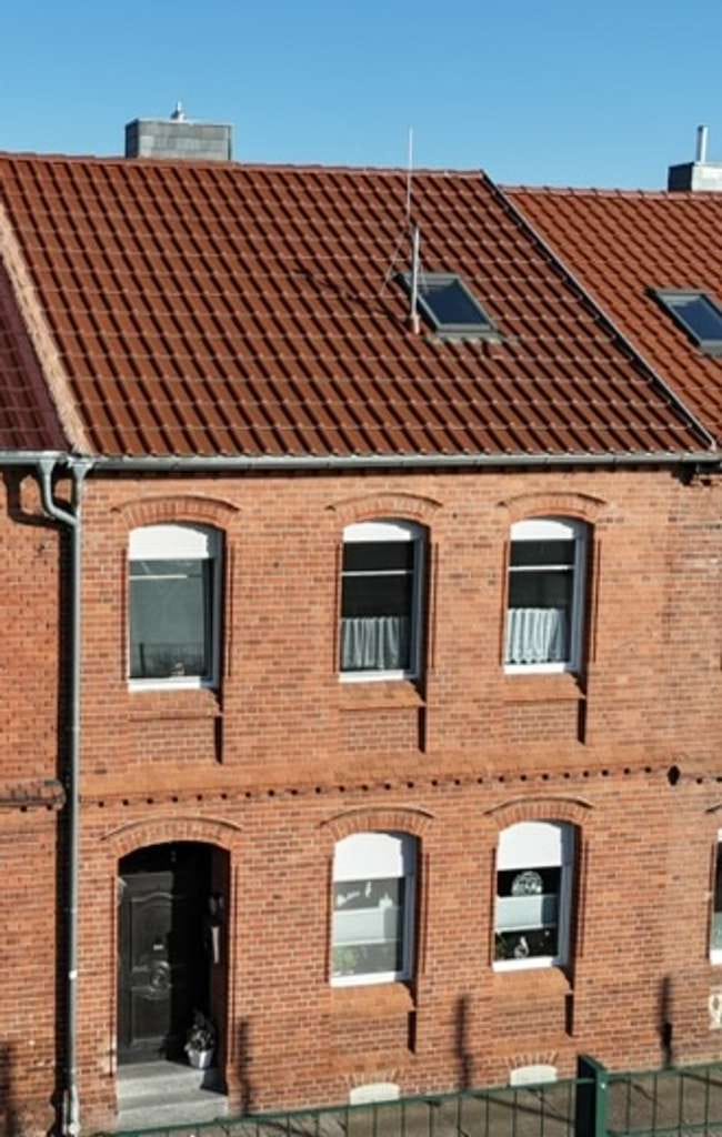 Immobilie in Tangermünde - Mehr als 4 Wände: Familienhaus mit Grundstück & Gartenfläche - Bild 1