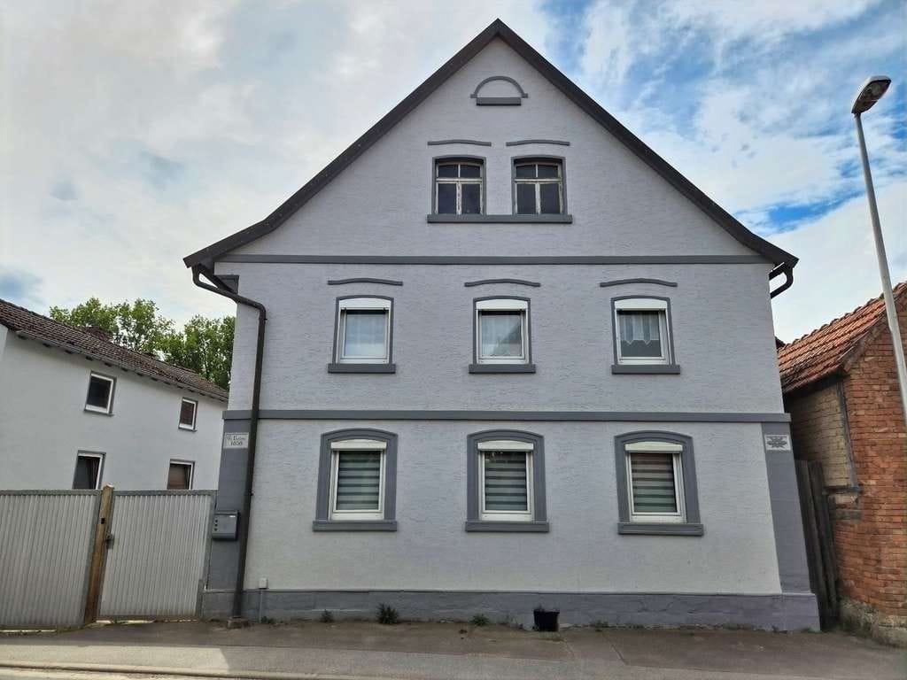 Immobilie in Königsberg in Bayern - Dreiseithof mit historischem Flair! Viele Nebengebäuden, große Grünfläche -Tierhaltung möglich- - Bild 3