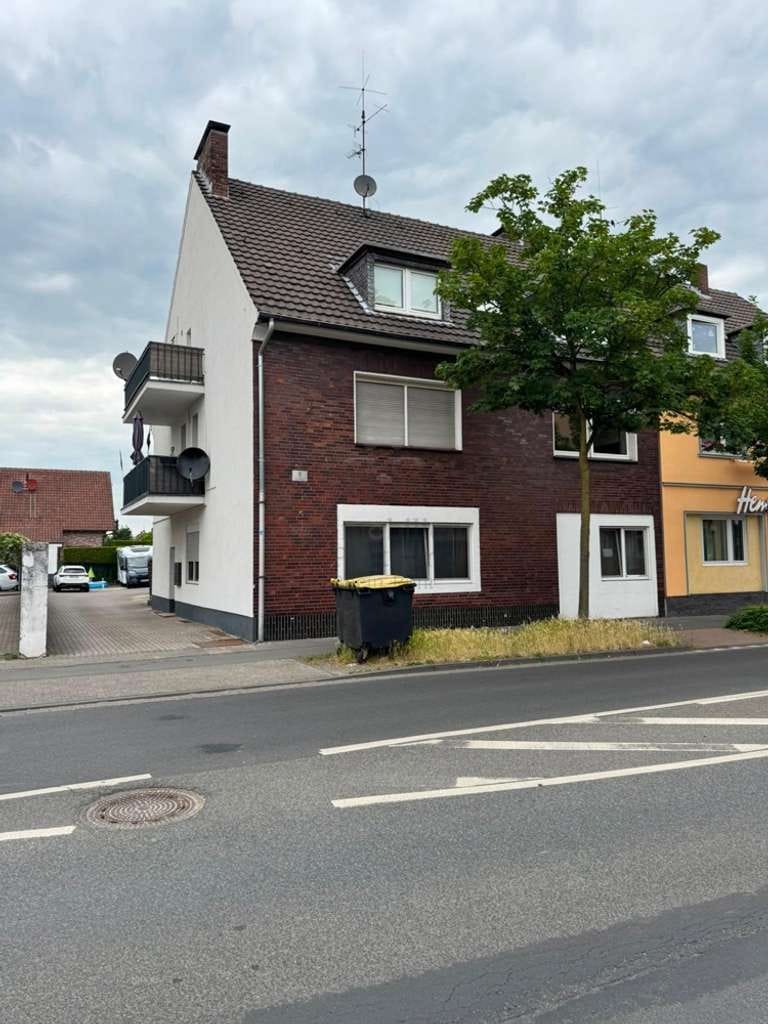 Immobilie in Dinslaken - Gepflegtes und gut vermietetes Mehrfamilienhaus mit Garagen und Carports in Dinslaken-Bruch! - Bild 1