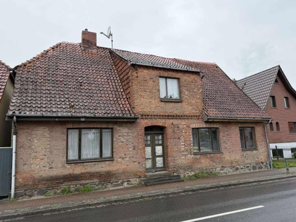 Immobilie in Hagenow - Hagenow-Freistehendes Einfamilienhaus mit Ausbaupotenzial & großem Grundstück - Bild 0
