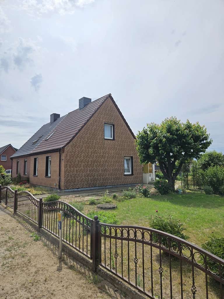 Immobilie in Zarrentin am Schaalsee - Doppelhaushälfte mit Erweiterungspotenzial in Zarrentin am Schaalsee - Bild 1