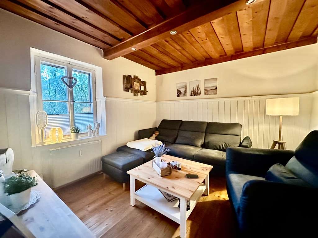 Immobilie in Marktschellenberg - Vermietetes 4-Familienhaus im Landhausstil zwischen Marktschellenberg und Berchtesgaden - Bild 3