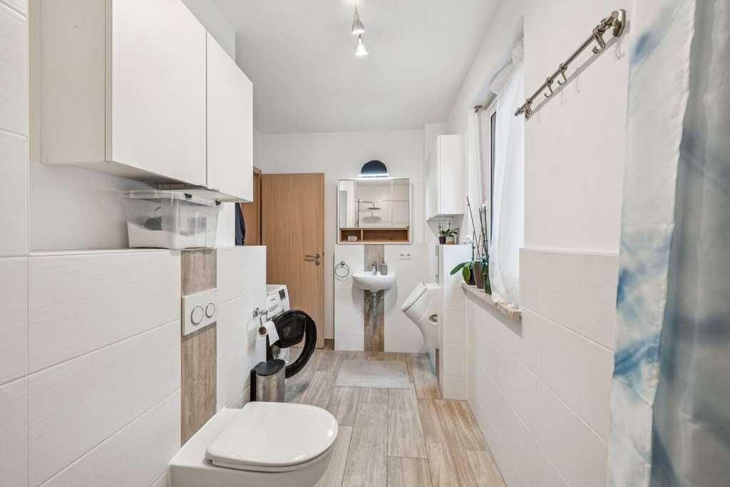 Immobilie in Langenpreising - Energieeffizientes Familienhaus in Langenpreising mit großem Grundstück, Doppelgarage und PV-Anlage - Bild 5