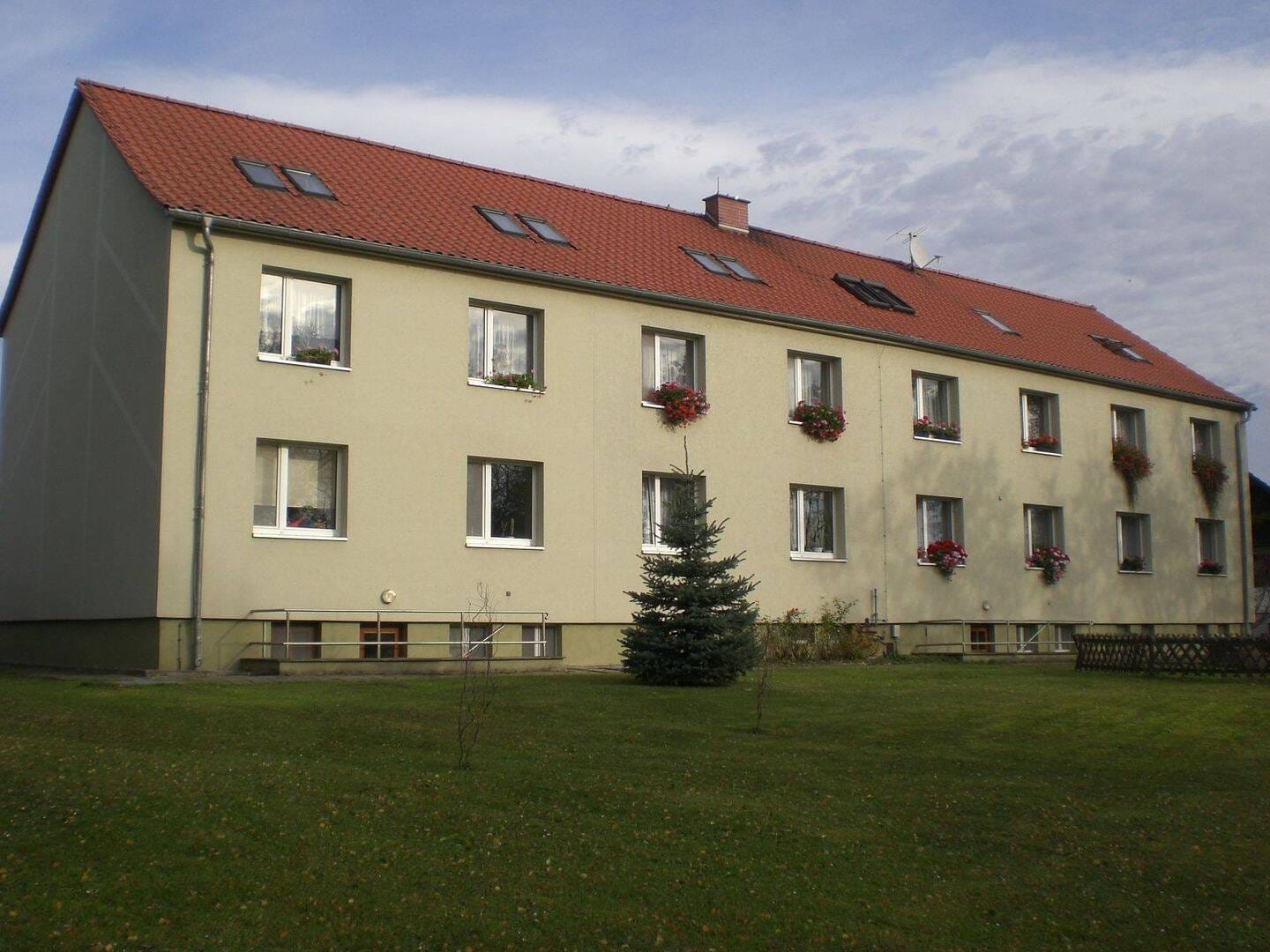 Immobilie in Günstedt - Gepflegte 3-Raum-ETW mit Parkplatz im Grünen - Bild 0