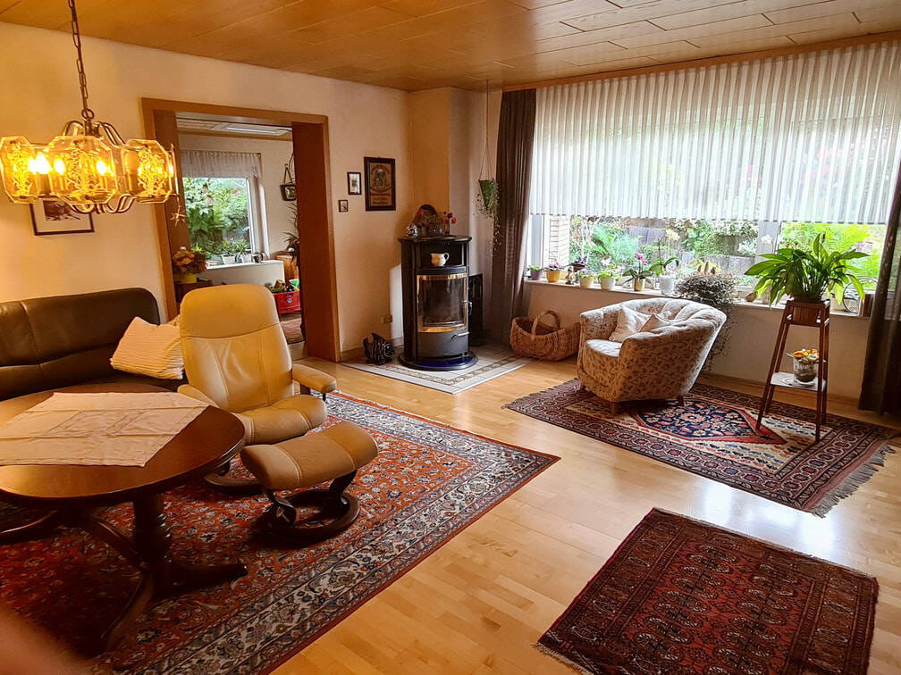 Immobilie in Bad Salzdetfurth - Bad Salzdetfurth - Maiental: Großes Ein- bis Zweifamilienhaus für Handwerker - Bild 1