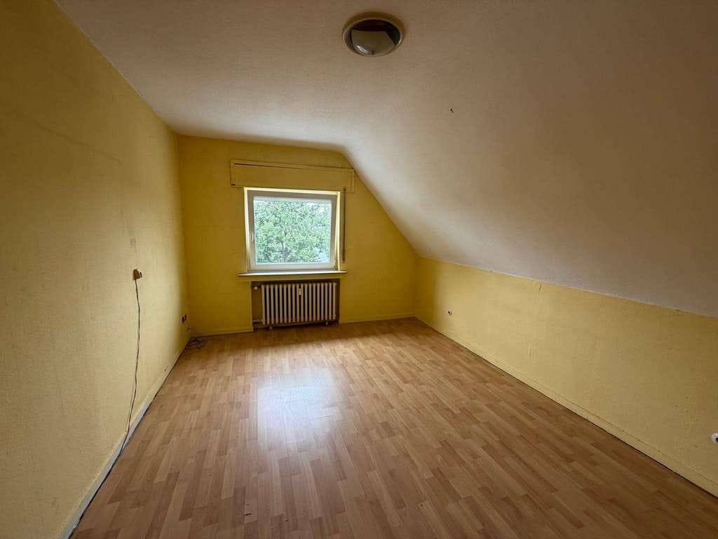 Immobilie in Niederkassel - Wohnen direkt am Rhein - 2-Zimmer-Dachgeschosswohnung in Lülsdorf - Bild 1
