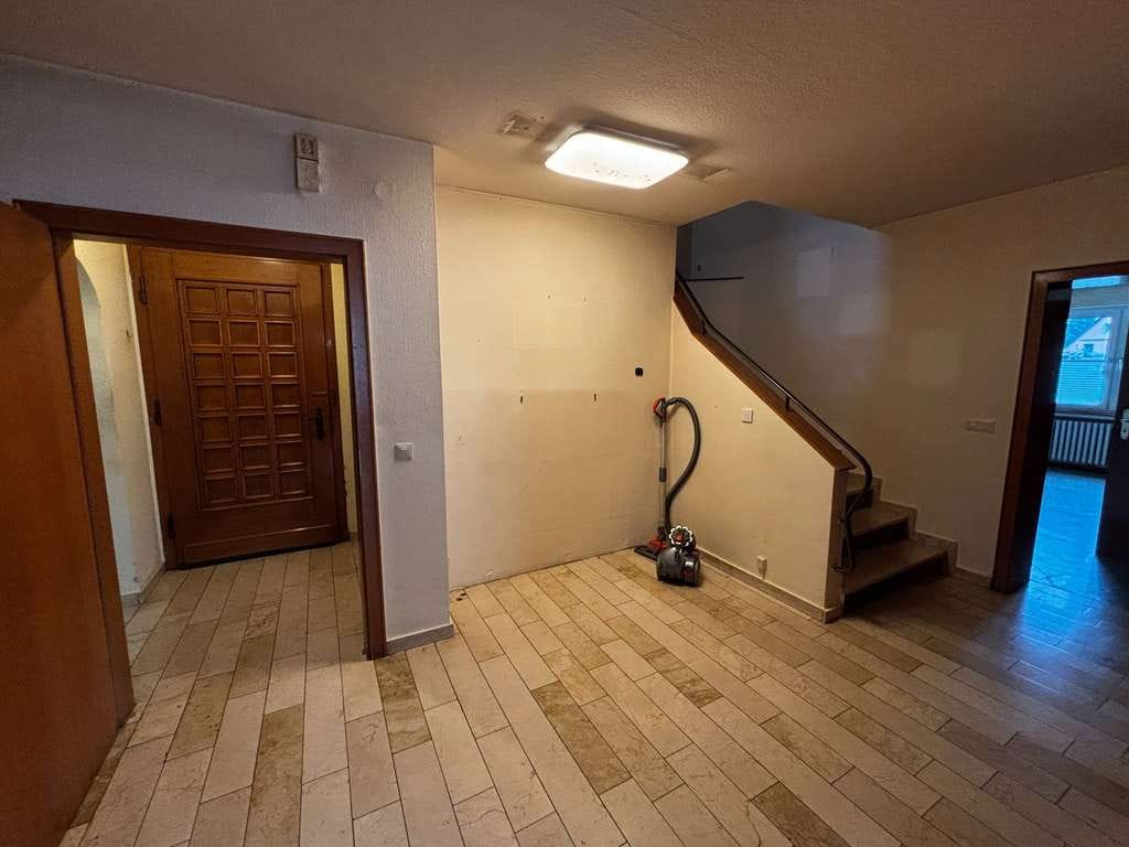 Immobilie in Beverungen - Massives Einfamilienhaus mit Garten und Garagen in Beverungen - Bild 4