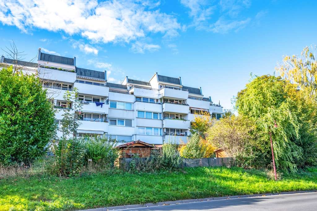 Immobilie in Bruchköbel - Bruchköbel-Roßdorf: Vermietete 3-Zimmer-Wohnung mit Balkon und Tiefgaragenstellplatz in ruhiger Lage - Bild 0