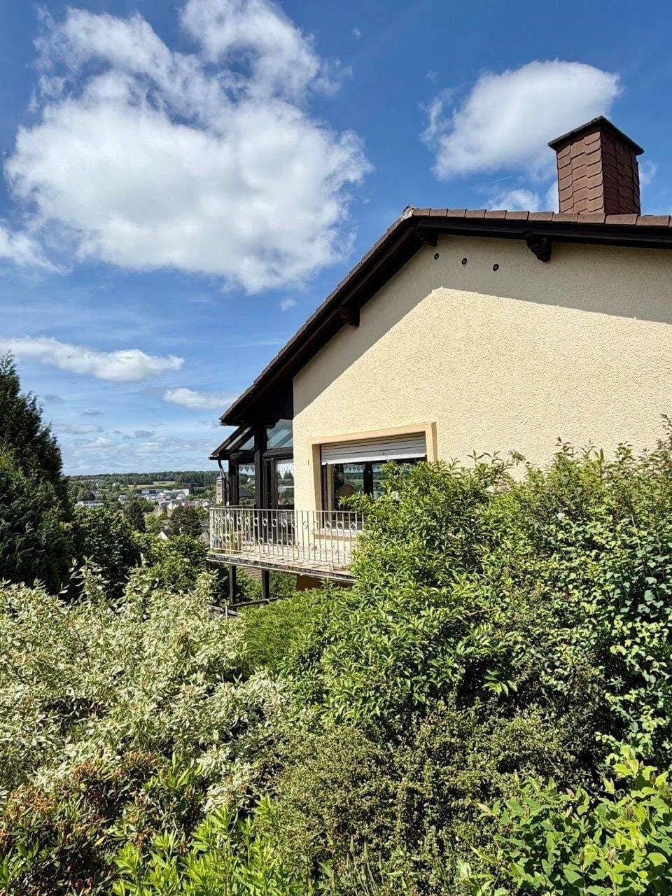 Immobilie in Hillesheim -  Gepflegtes Einfamilienhaus mit Einliegerwohnung und traumhafter Aussicht - Bild 3