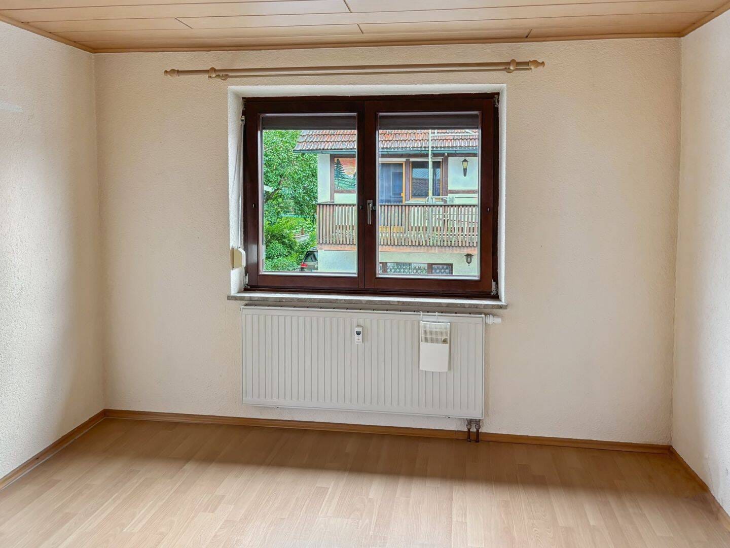 Immobilie in Pottenstein - Teilvermietetes Zweifamilienhaus mit pflegeleichtem Garten, Scheune und zwei Garagen in Kühlenfels - Bild 4