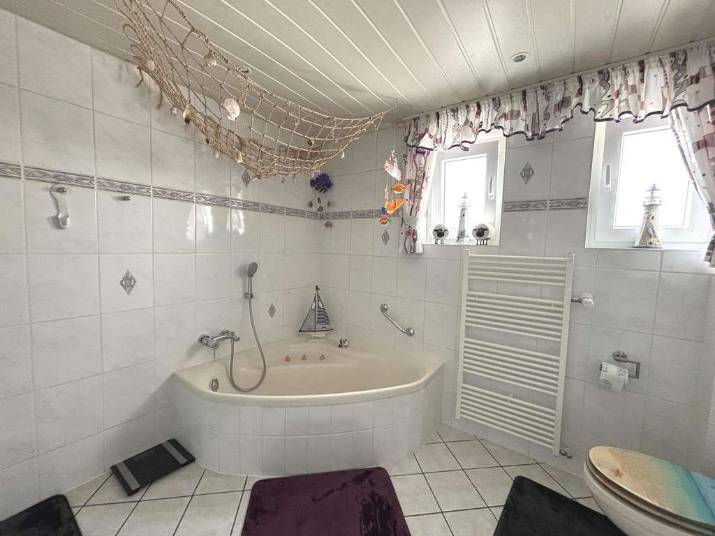 Immobilie in Lamspringe - Zweifamilienhaus in Lamspringe-Neuhof mit viel Platz für Familie und Alltag! - Bild 2