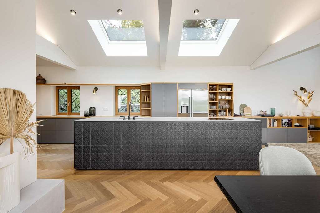 Immobilie in Münsing - Chalet meets Purismus: Landhaus-Juwel mit Fernblick und Gästewohnung in Seenähe - Bild 4