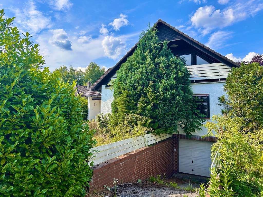 Immobilie in Burgwedel - Sanierungsobjekt mit großem Grundstück in begehrter Wohnlage von Großburgwedel - Bild 2