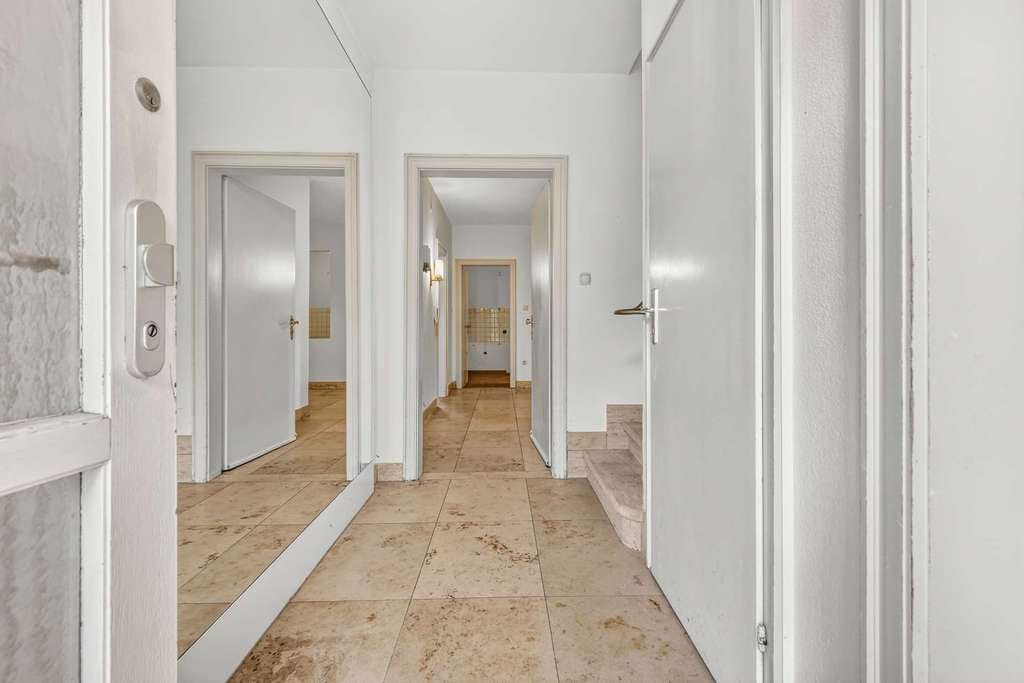 Immobilie in Aystetten - Großzügiges Einfamilienhaus in begehrter Hanglage in Aystetten - Bild 2