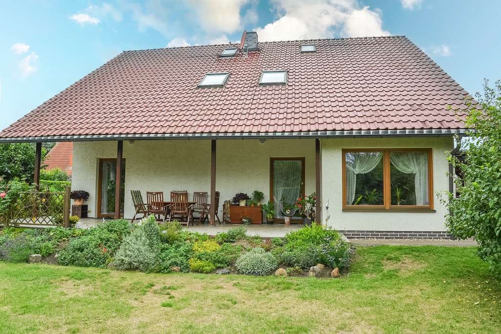 Immobilie in Müncheberg - Mehrgenerationen-Wohnen in ruhiger Lage, Garage, Carport, Garten, Bj. 1998 - Bild 1