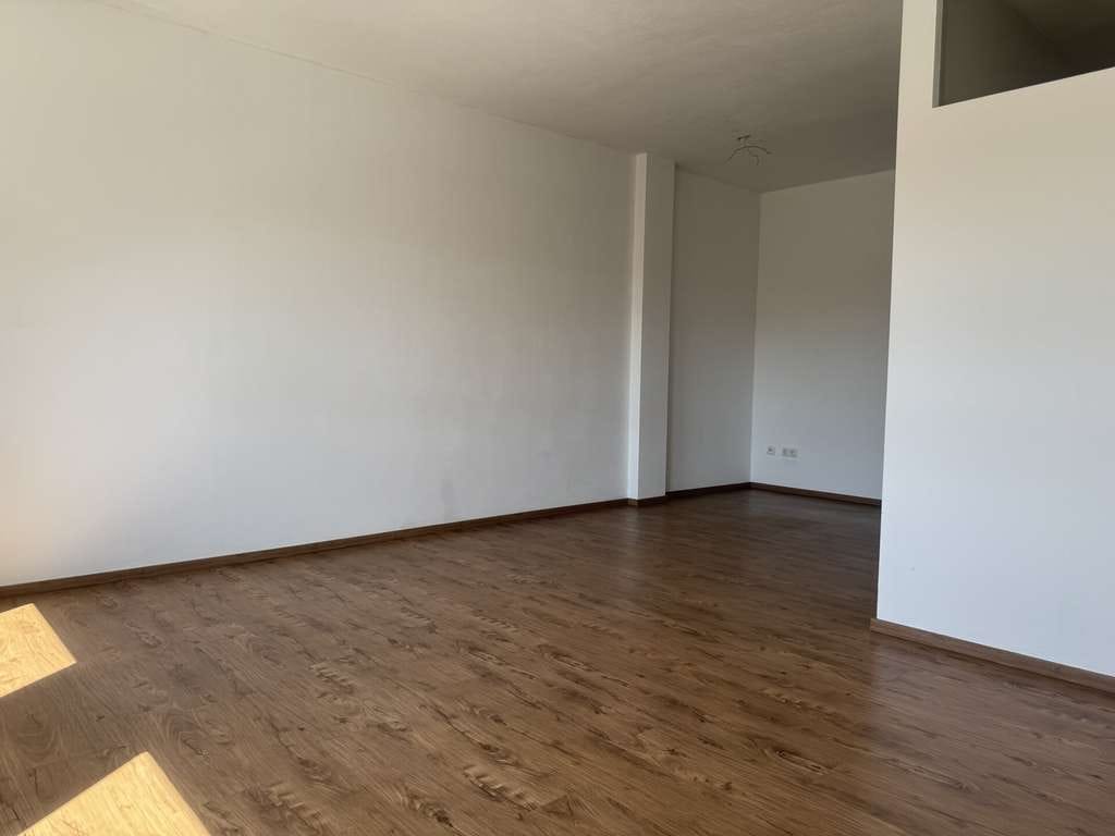 Immobilie in Kumhausen - Großzügige Maisonettewohnung mit 3 Zimmern, Einbauküche und modernem Wohnkomfort! - Bild 1
