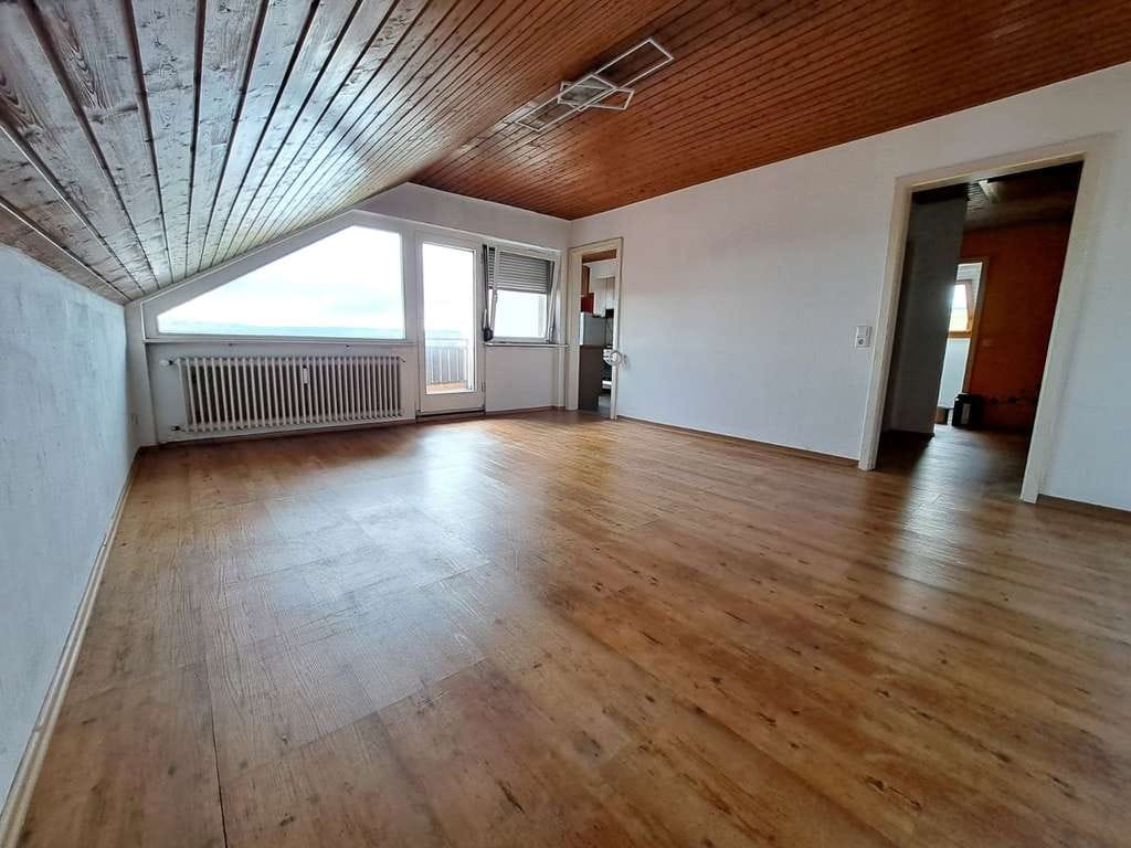 Immobilie in Bad Liebenzell - Sanierungsbedürftige 2 Zi.Whg. 52m² in Bad Liebenzell-Unterhaugstett mit Balkon + Stellplatz - Bild 3