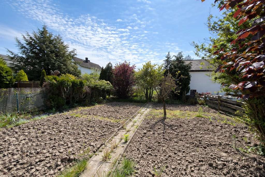 Immobilie in Bickenbach - Historisches 2-Familienhaus mit Backstein Gewölbekeller, Garten und Doppelgarage in Bickenbach! - Bild 2