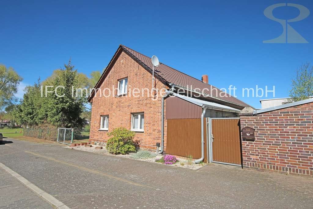 Immobilie in Gräfenhainichen - Charmantes Einfamilienhaus mit großem Grundstück und viel Potenzial in Gräfenhainichen OT Jüdenberg - Bild 0