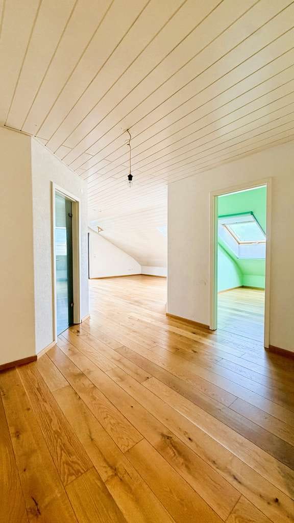 Immobilie in Offenbach an der Queich - Charmante DG-Wohnung mit Balkon, Stellplatz  & EBK in ruhiger Lage - Bild 2