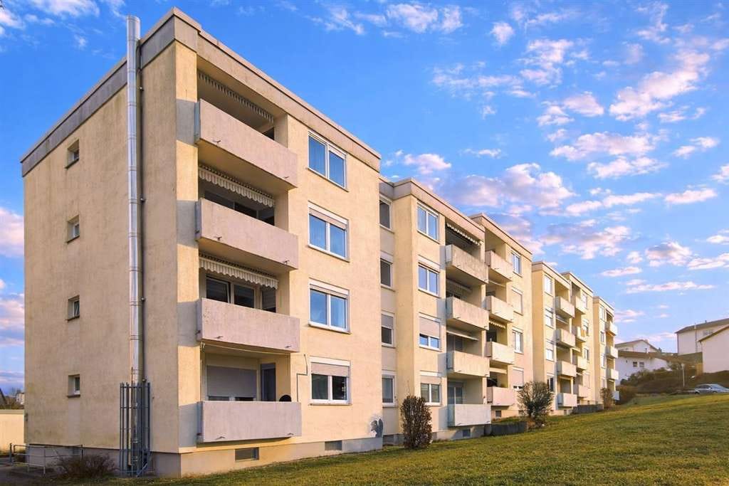 Immobilie in Pfullendorf - Lichtdurchflutete Drei-Zimmer-Wohnung mit Südbalkon und herrlichem Panorama - Bild 0