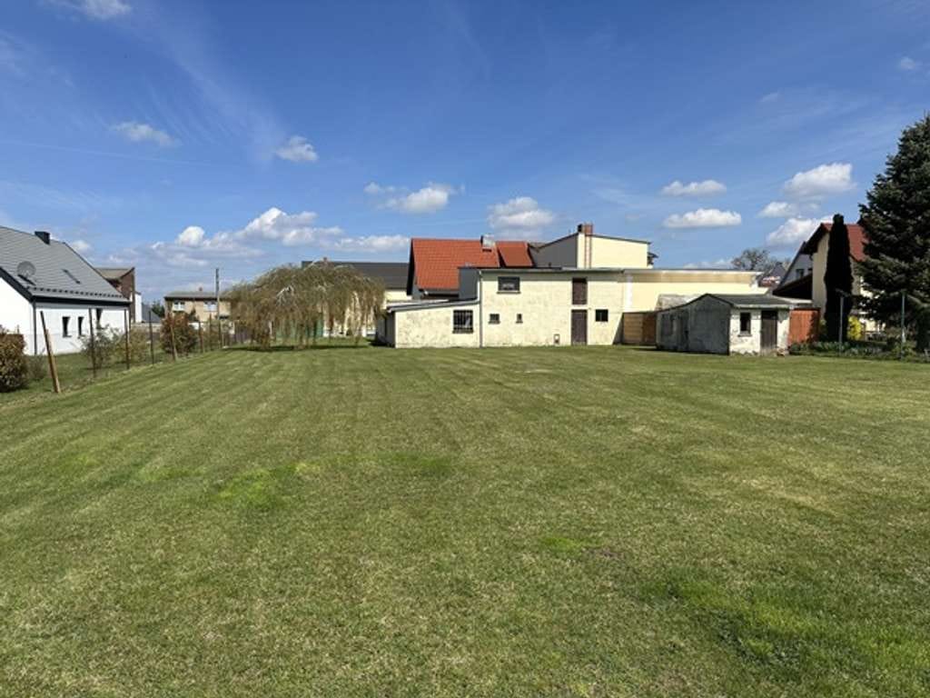 Immobilie in Könnern - Haus mit 1.666 m² Grundstück & Ausbaupotenzial in ruhiger Lage - Bild 2