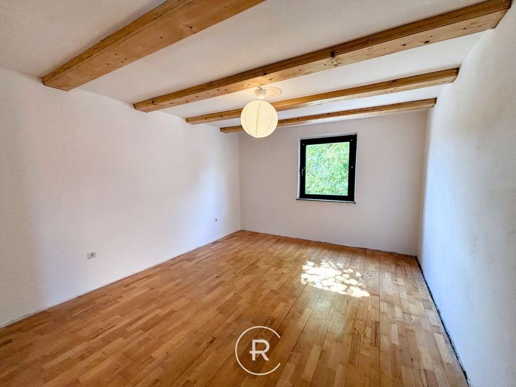 Immobilie in Büchenbach - PROVISIONSFREI: Großzügige 6-Zimmer-Wohnung mit ausbaufähigem Dachgeschoss und Garage - Bild 0
