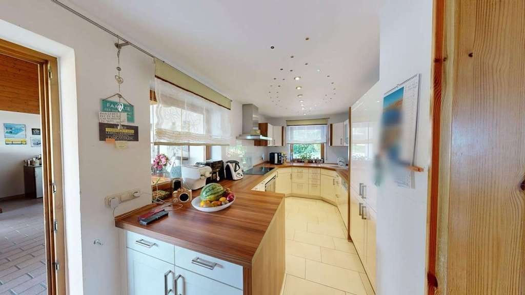 Immobilie in Reut - Exklusives Einfamilienhaus mit Einliegerwohnung, Pool, Wintergarten und großem Garten in Taubenbach - Bild 3