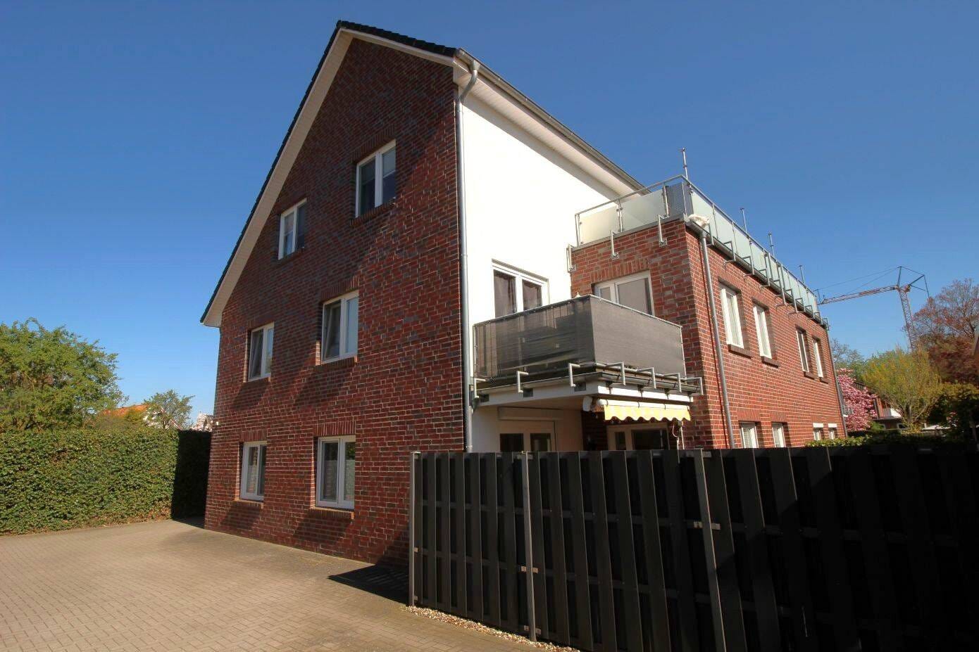 Immobilie in Hude (Oldenburg) - Mitten in Hude gelegene 3 ZKB mit Balkon  - Bild 0