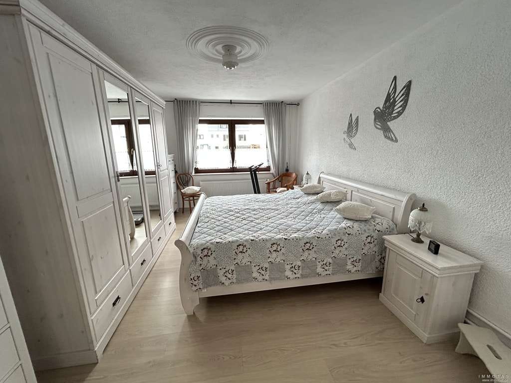 Immobilie in Überherrn - Reihenmittelhaus mit drei Stellplätzen - hervorragende Energiewerte - Bild 2