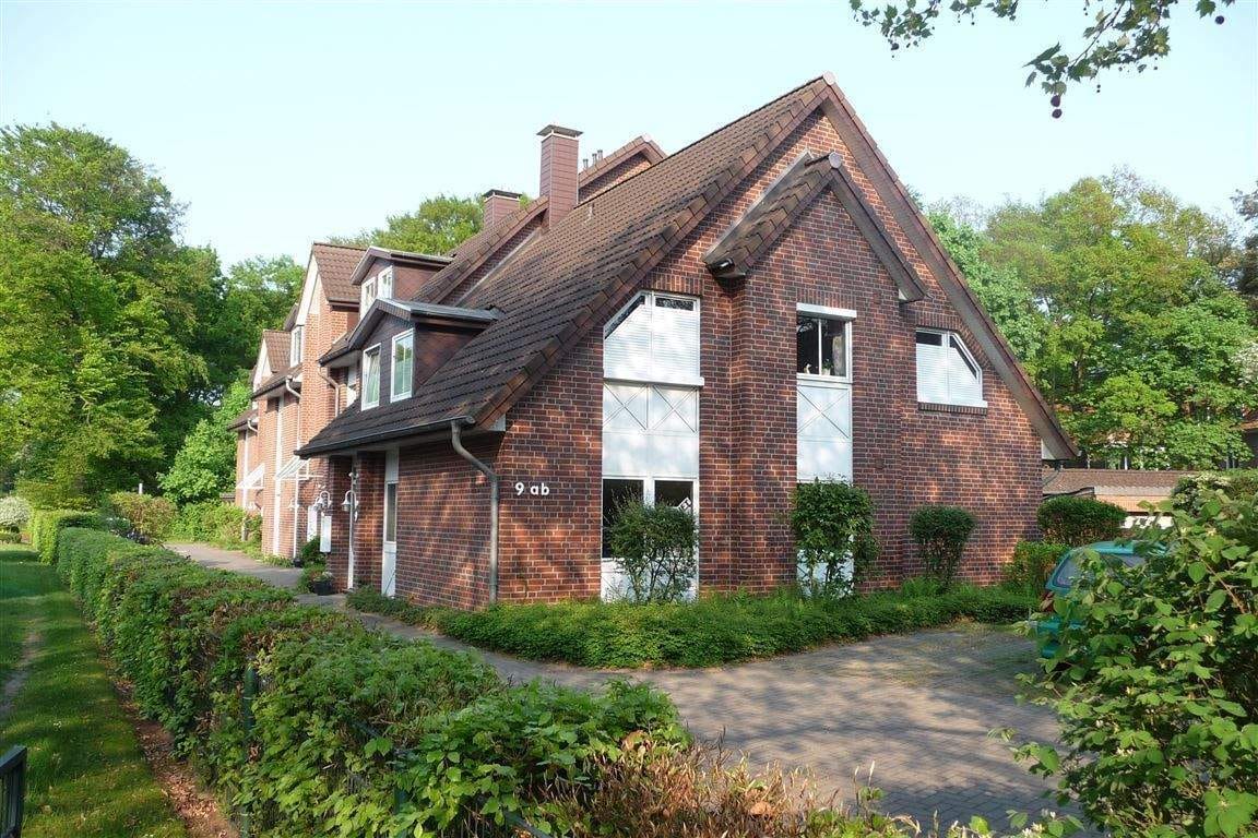 Immobilie in Hude (Oldenburg) - Vermietete 3-Zimmer-Wohnung mit Balkon und Carport in gepflegter Eigentumsanlage! - Bild 0