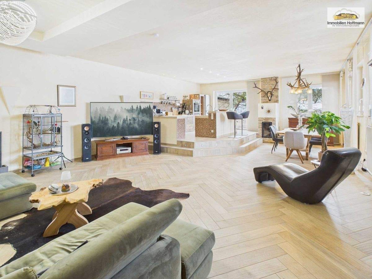 Immobilie in Kleinkahl - Exklusives Wohnanwesen mit 423 m² Wohnfläche & großem Grundstück - Wohnen und Arbeiten auf höchstem Niveau - Bild 0