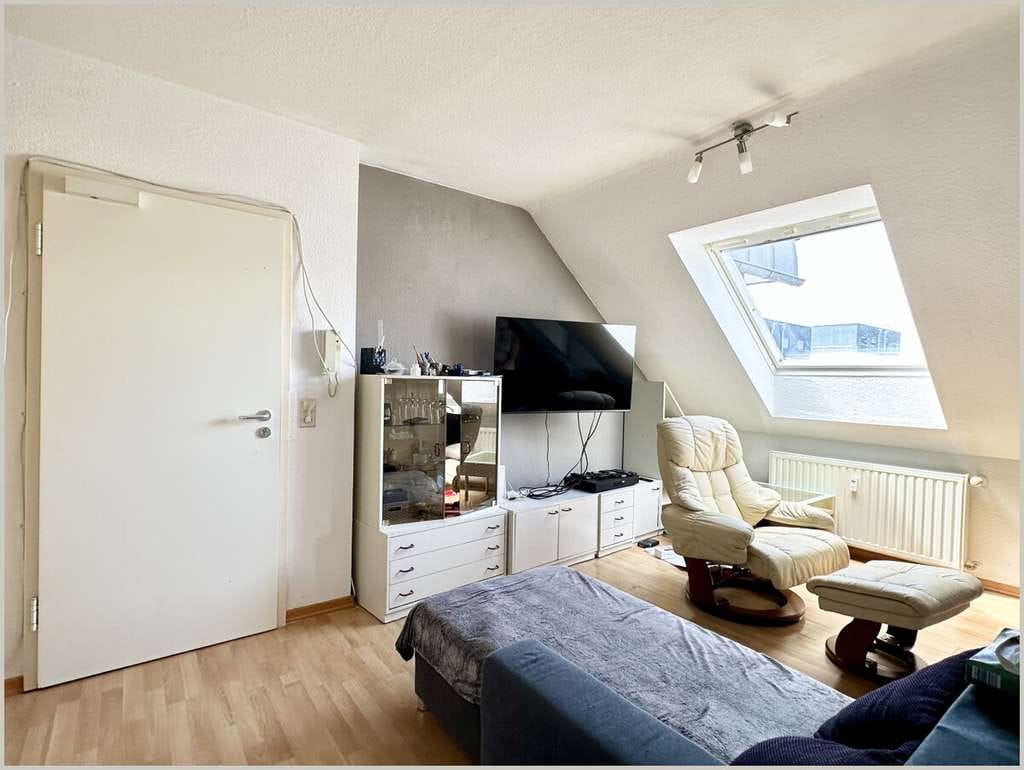 Immobilie in Oberderdingen - 2-Zimmer Dachgeschoss-Wohnung mit Stellplatz - Bild 2