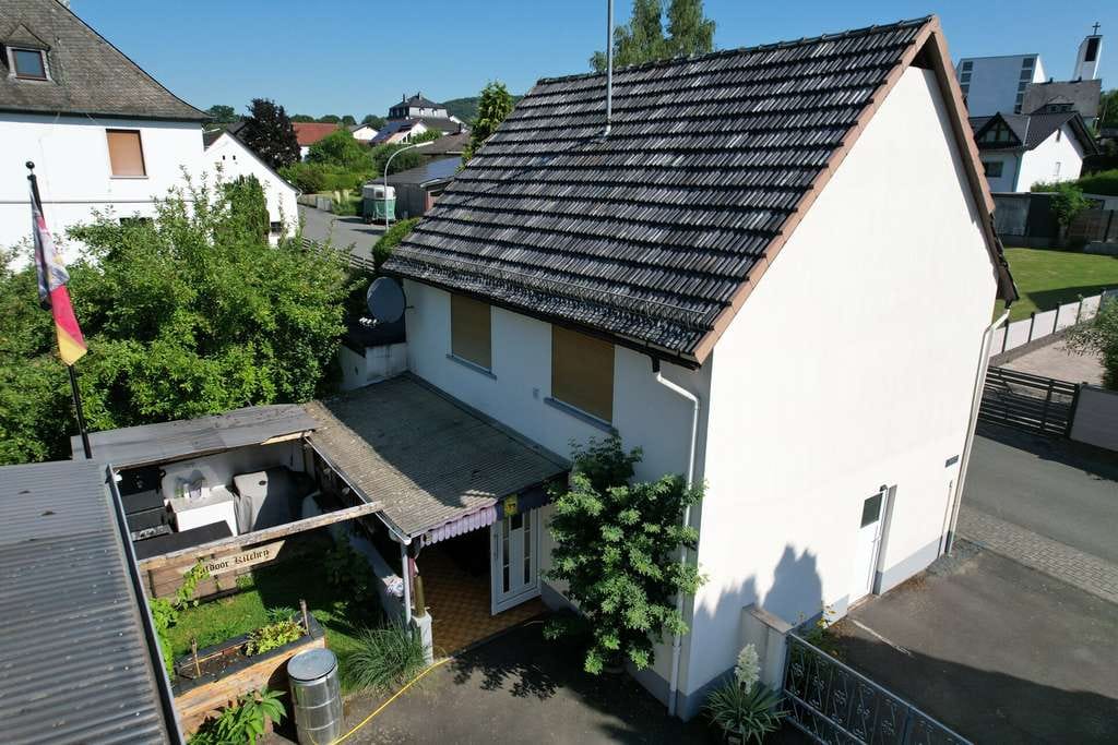 Immobilie in Ehringshausen - Zwei Häuser – viele Möglichkeiten - provisionsfrei - Bild 1