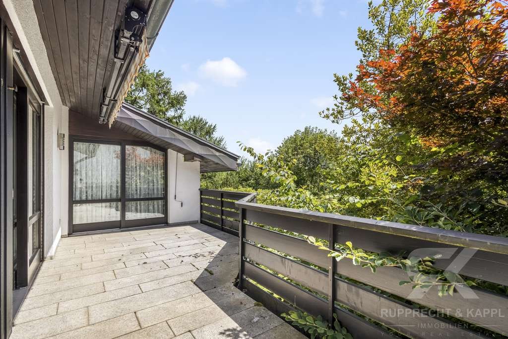 Immobilie in Bad Alexandersbad - Exklusive Architektenvilla mit privater Schwimmhalle, Marmorböden und eindrucksvoller Raumwirkung - Bild 3