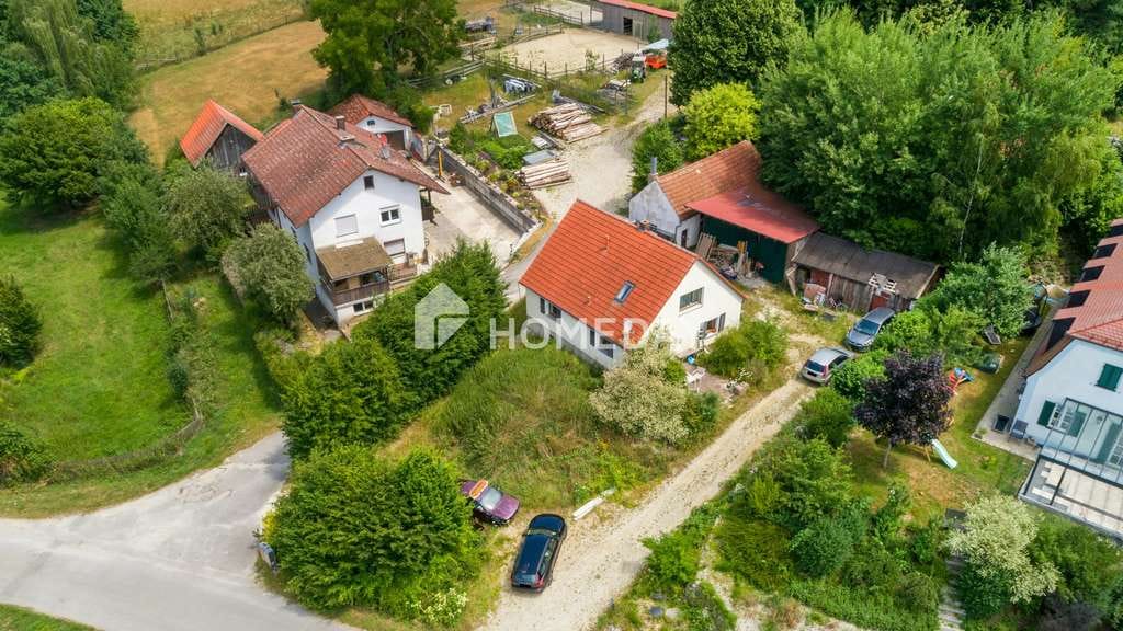 Immobilie in Rudelzhausen - Renoviertes Einfamilienhaus mit Garten, Terrasse & ländlichem Flair auf 899 m² Grundstück - Bild 2