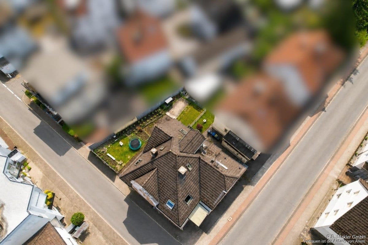 Immobilie in Plettenberg - R.B. Makler: Charmante Maisonette-Wohnung mit Altbauflair im Herzen von Plettenberg! - Bild 3