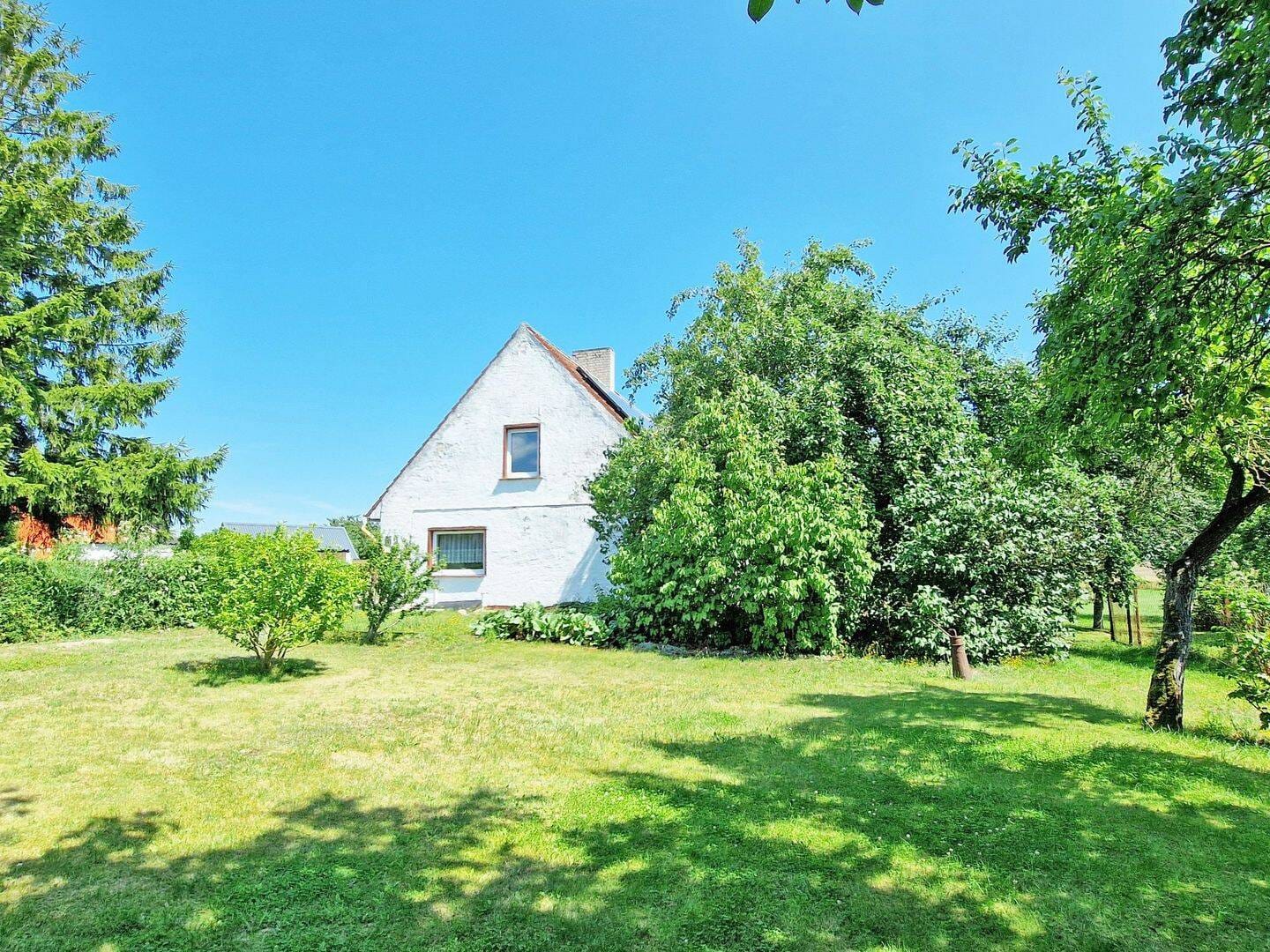 Immobilie in Karlsburg - sanierungsbedürftiges Wohnhaus mit über 6.000 m² Grundstück - zwischen Greifswald und Anklam - Bild 3